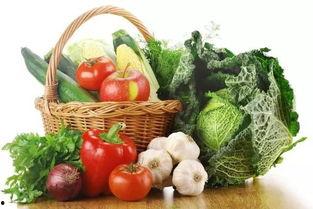 小芬旅行吃瓜,小芬旅行中的美食瓜趣记